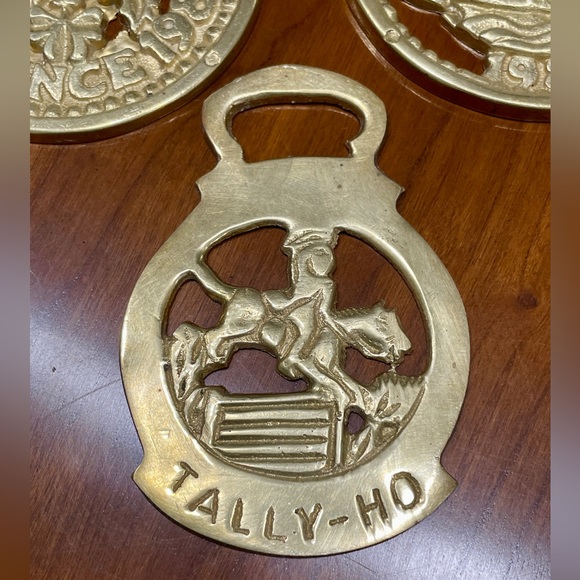Vintage Brass Horse Medallions - Picture 4 of 9